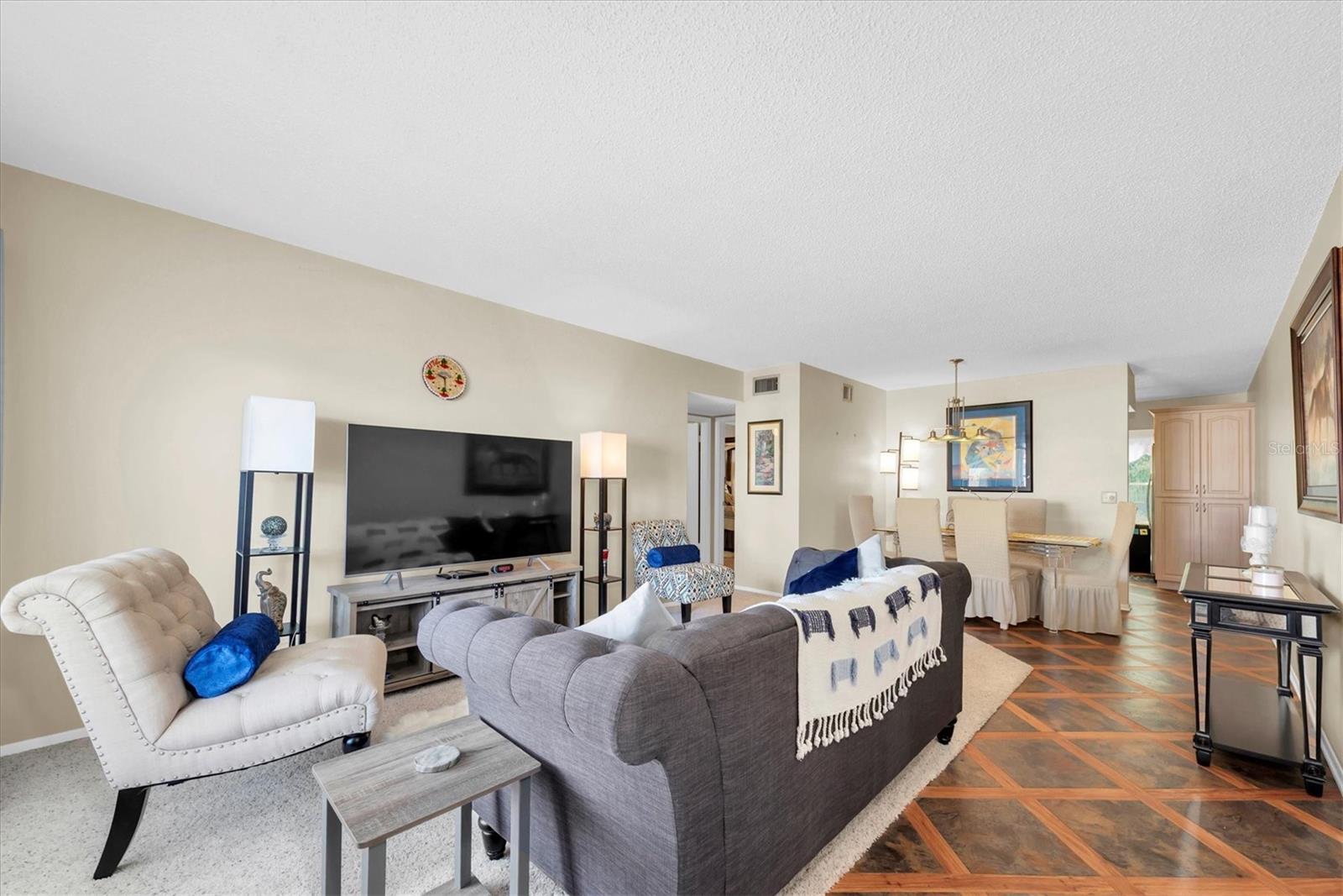 ON TOP OF THE WORLD - Residential Lease