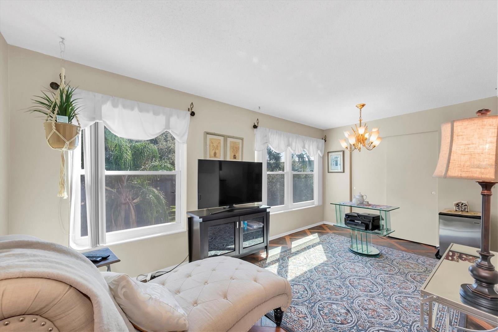 ON TOP OF THE WORLD - Residential Lease