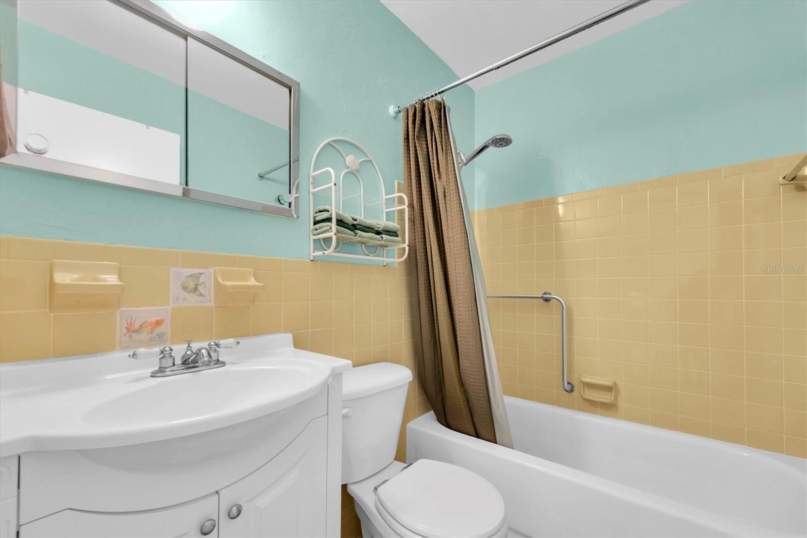 ON TOP OF THE WORLD - Residential Lease