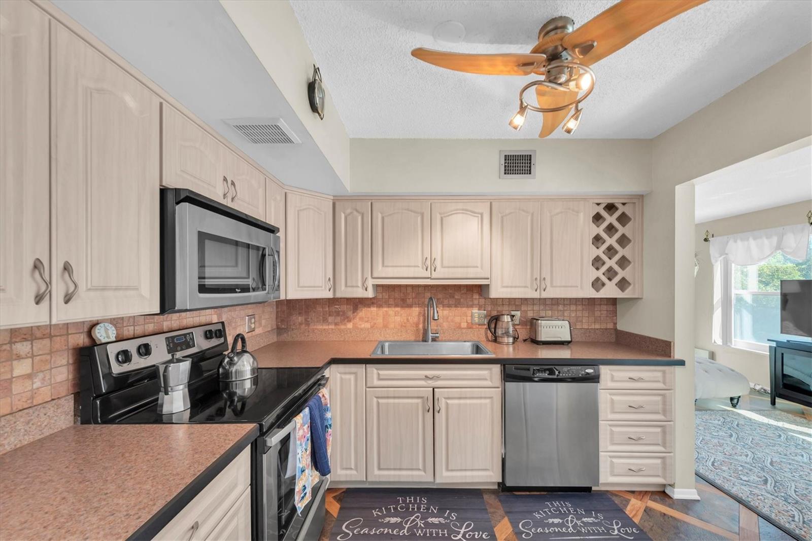 ON TOP OF THE WORLD - Residential Lease