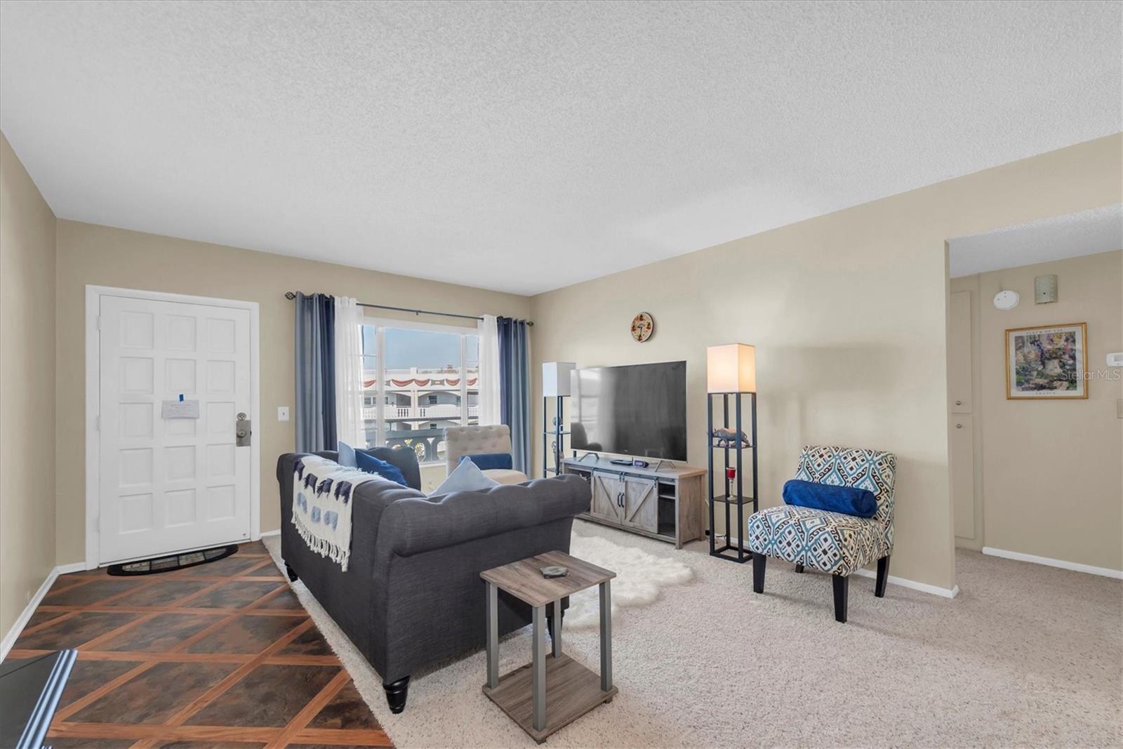 ON TOP OF THE WORLD - Residential Lease