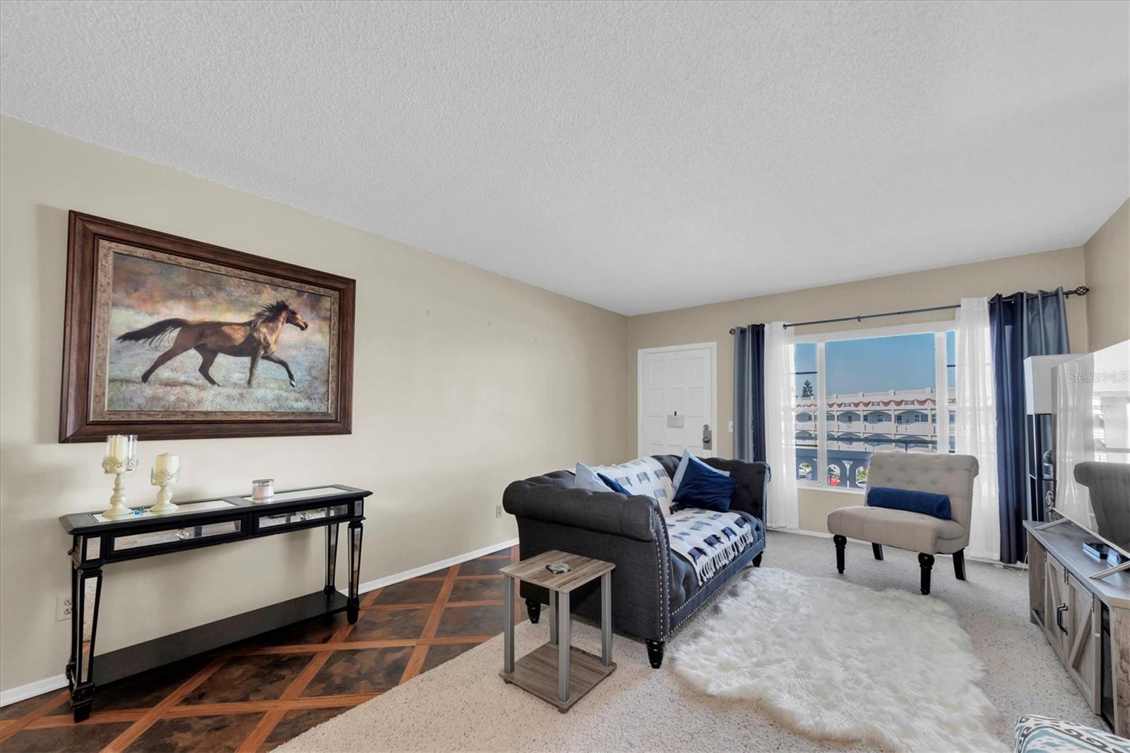 ON TOP OF THE WORLD - Residential Lease