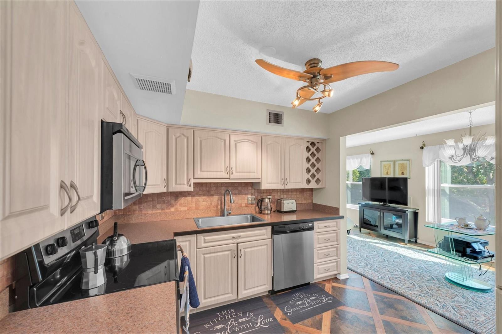 ON TOP OF THE WORLD - Residential Lease