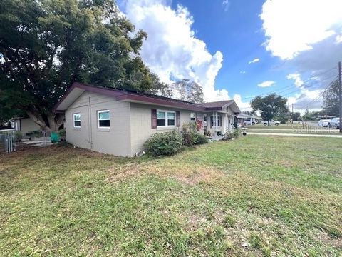 A home in WINTER HAVEN