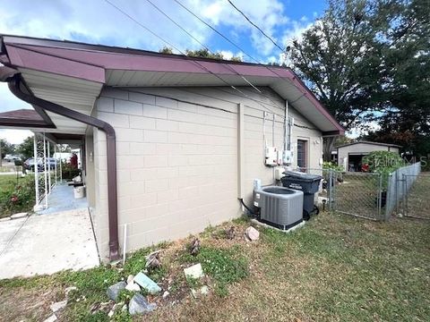 A home in WINTER HAVEN