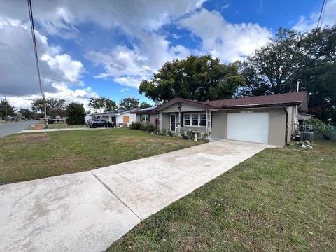 A home in WINTER HAVEN