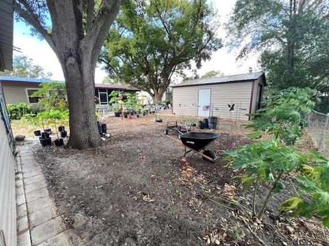 A home in WINTER HAVEN