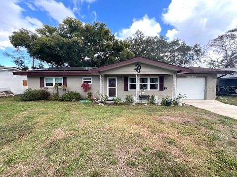 A home in WINTER HAVEN