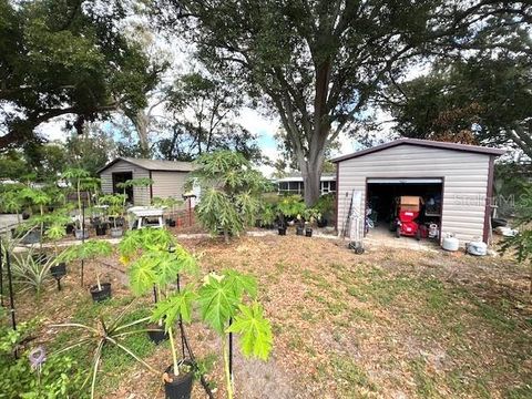 A home in WINTER HAVEN