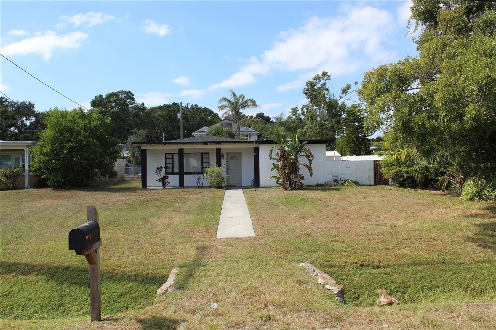 SINGLE FAMILY BLOCK HOME IN PLANT HIGH SCHOOL DISTRICT. LVING ROOM, DINING AREA, LUXURY KITCHEN WITH 42IN CABINETS AND STAINLESS STEEL APPLICANCES. LAUNDRY CLOSET WITH WASHER & DRYER INCLUDED. CEILINGS FANS, WINDOW TREATMENTS, & VINYL FLOORING. HUGE SIDE PATIO FOR ENTERTAINING GUEST. SPACIOUS YARD, COVERED FRONT PATIO, SINGLE CAR CARPORT. AMAZING LOCATION TO ACCESS ALL THAT TAMPA BAY AREA HAS. ONE SMALL DOG WITH APPROVAL 20 LBS. / 20 IN. NO AGGRESSIVE BREEDS. CURRENT PHOTO AND SHOT RECORDS REQUIRED. PET APPLICATION, FEE, AND APPROVAL REQUIRED. NO CATS.