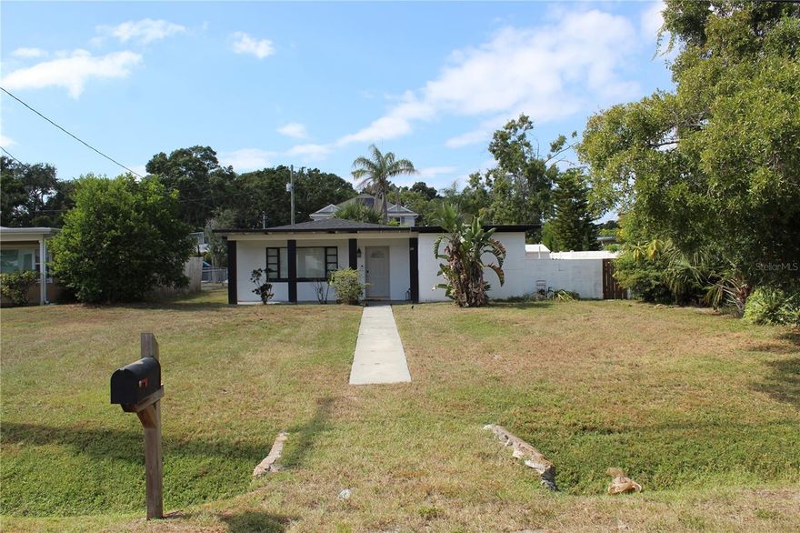 SINGLE FAMILY BLOCK HOME IN PLANT HIGH SCHOOL DISTRICT. LVING ROOM, DINING AREA, LUXURY KITCHEN WITH 42IN CABINETS AND STAINLESS STEEL APPLICANCES. LAUNDRY CLOSET WITH WASHER & DRYER INCLUDED. CEILINGS FANS, WINDOW TREATMENTS, & VINYL FLOORING. HUGE SIDE PATIO FOR ENTERTAINING GUEST. SPACIOUS YARD, COVERED FRONT PATIO, SINGLE CAR CARPORT. AMAZING LOCATION TO ACCESS ALL THAT TAMPA BAY AREA HAS. ONE SMALL DOG WITH APPROVAL 20 LBS. / 20 IN. NO AGGRESSIVE BREEDS. CURRENT PHOTO AND SHOT RECORDS REQUIRED. PET APPLICATION, FEE, AND APPROVAL REQUIRED. NO CATS.