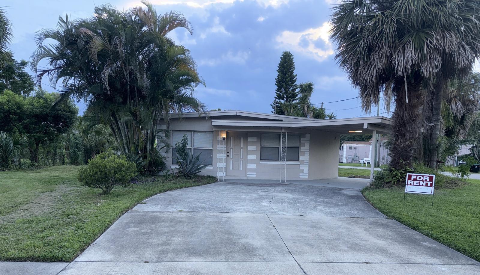 1014 N SOLANDRA DRIVE