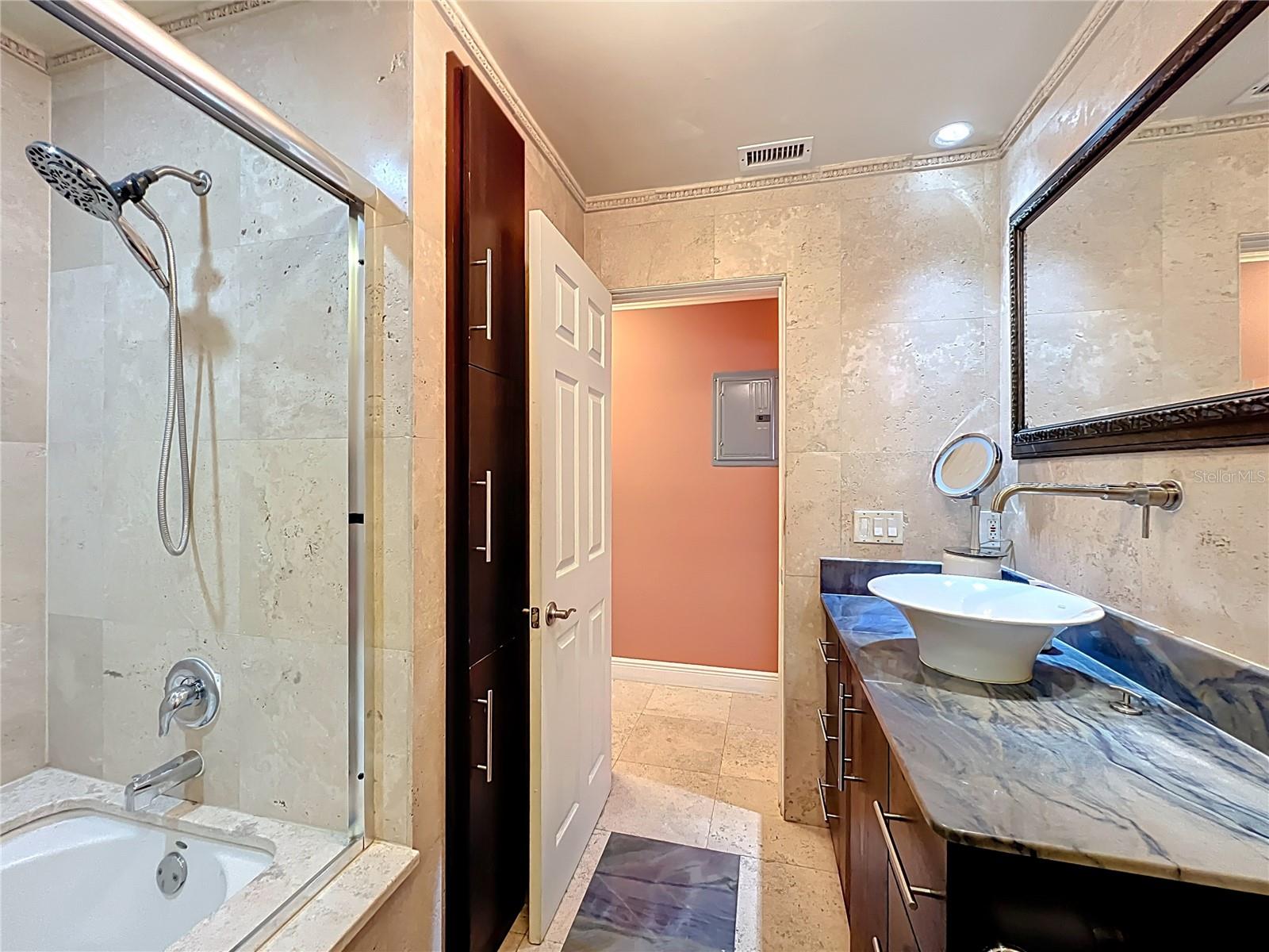 PLANTATION APTS ORLANDO - Residential