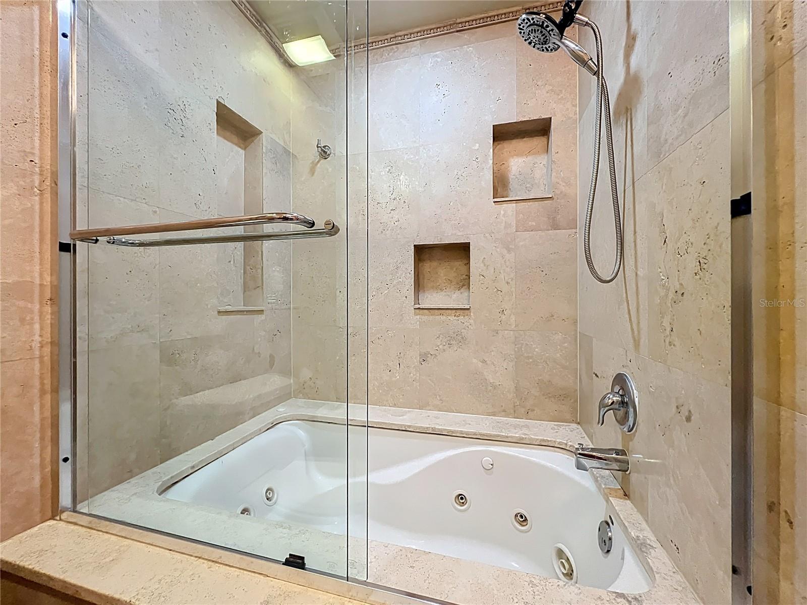 PLANTATION APTS ORLANDO - Residential