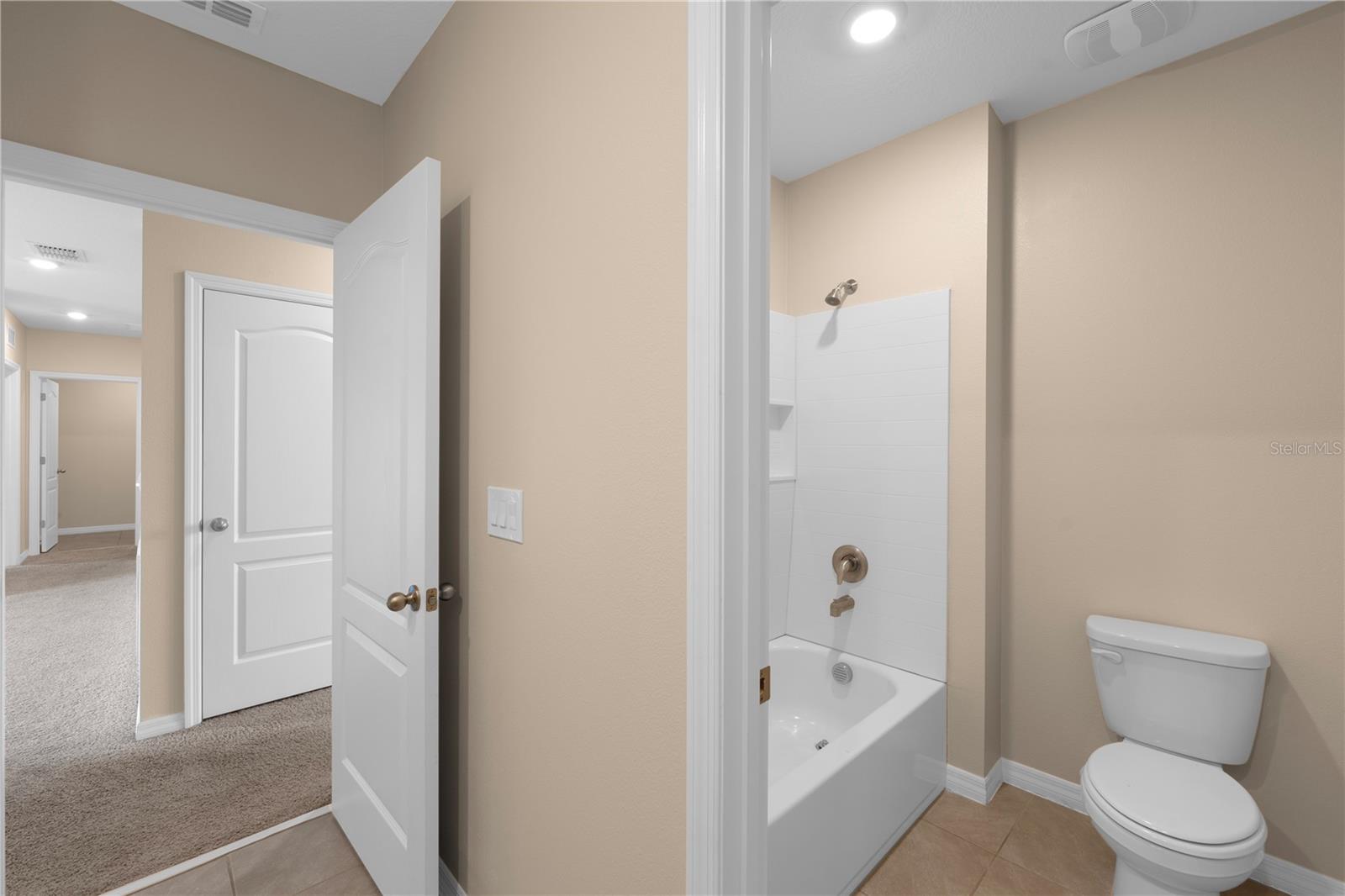 BARRINGTON - Residential Lease