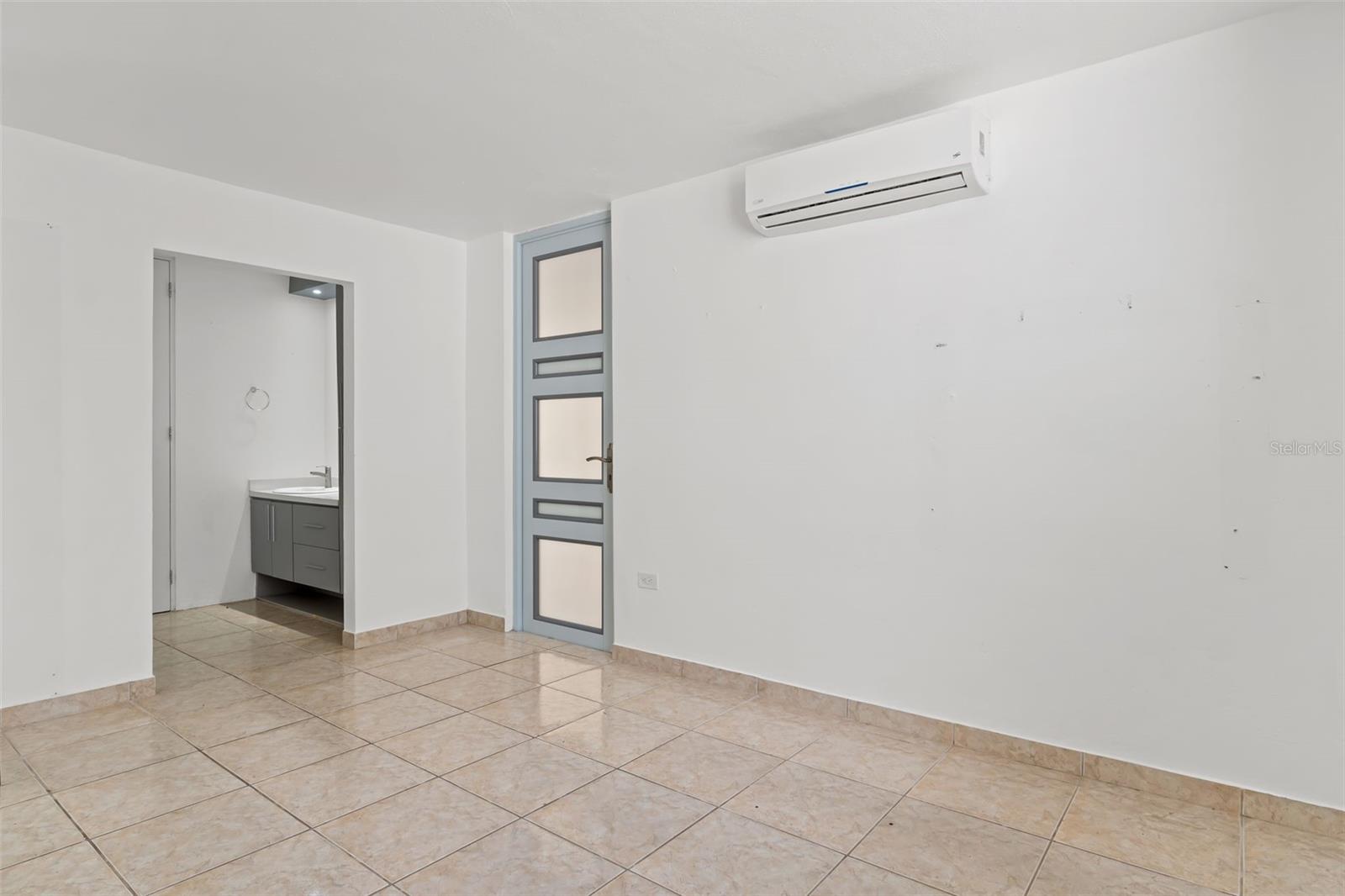 LOS COLOBOS PARK - Residential