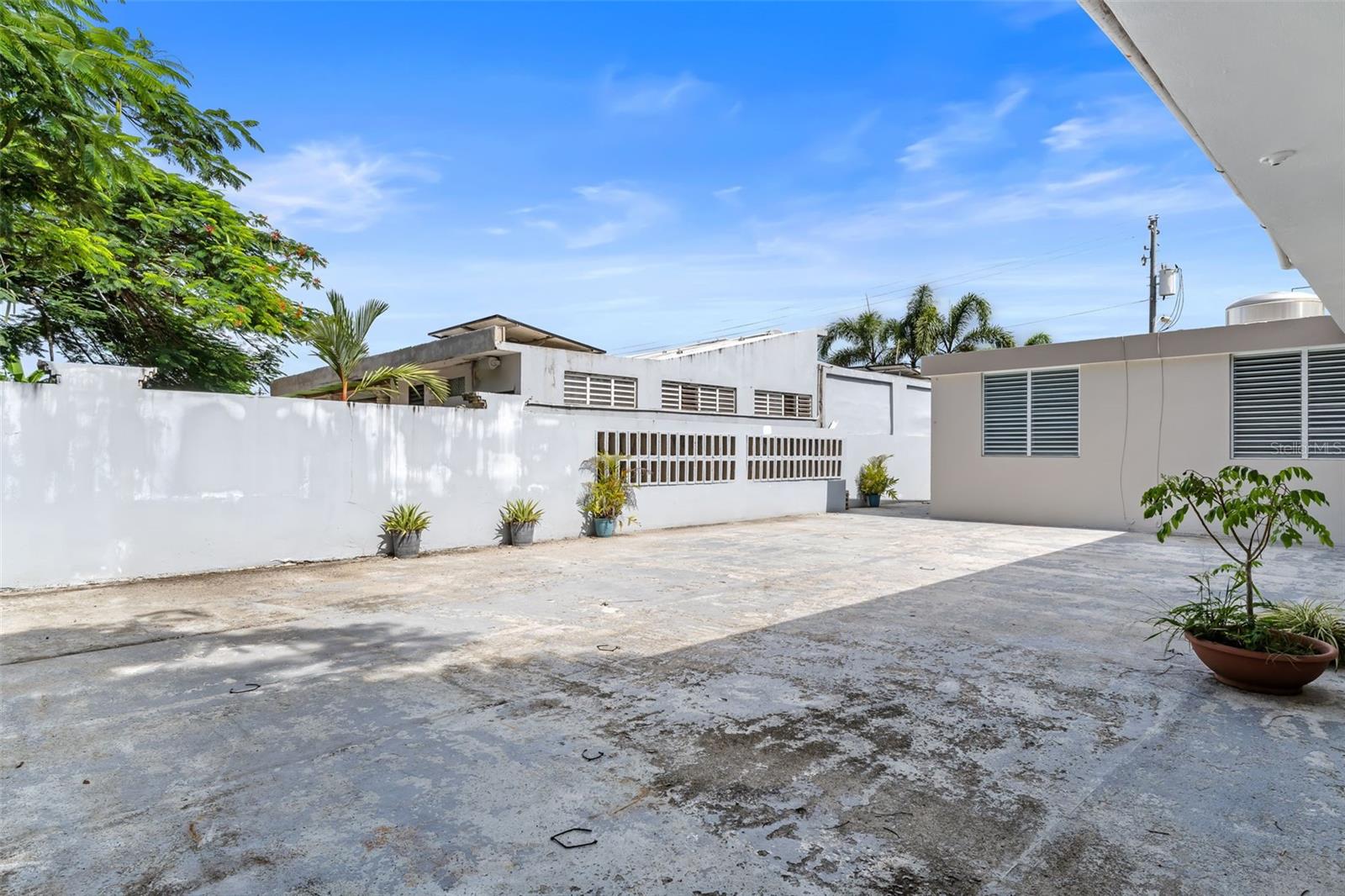 LOS COLOBOS PARK - Residential