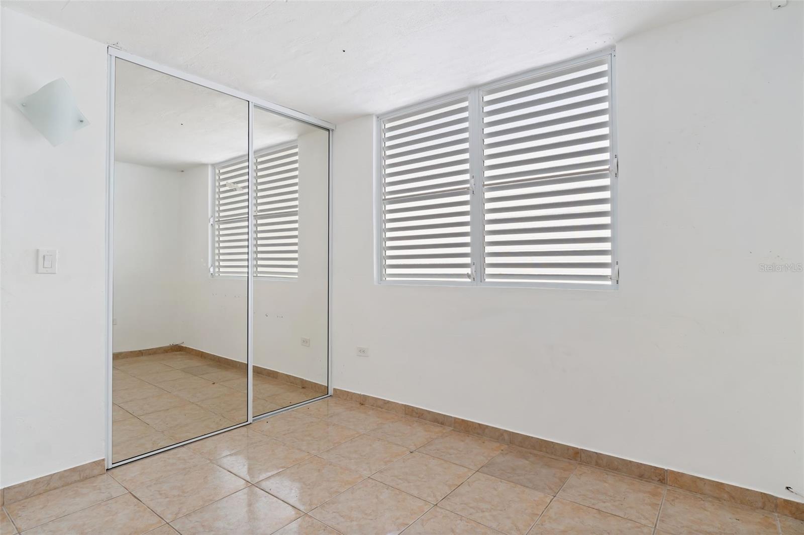 LOS COLOBOS PARK - Residential