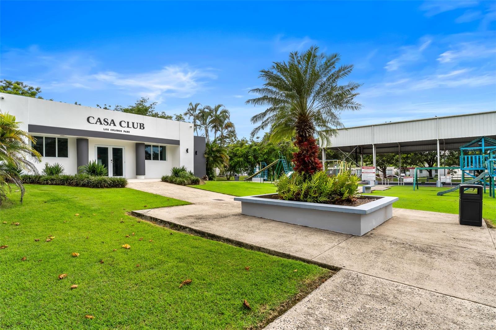 LOS COLOBOS PARK - Residential