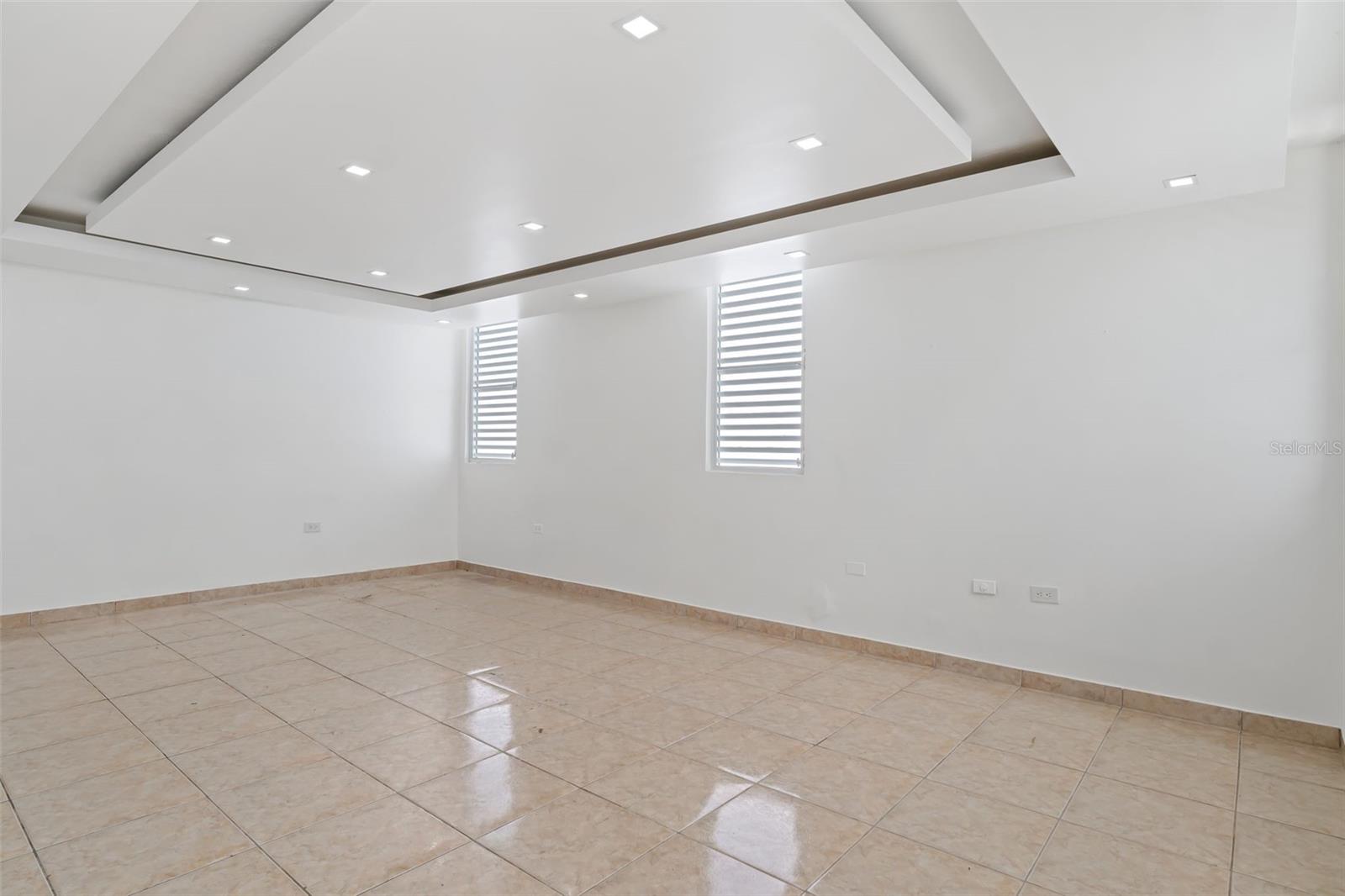 LOS COLOBOS PARK - Residential