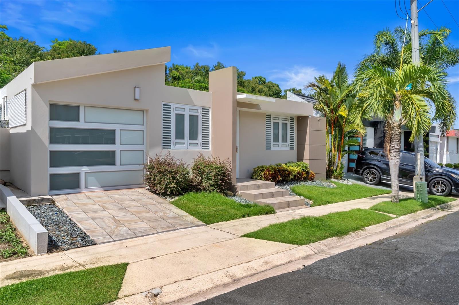 LOS COLOBOS PARK - Residential