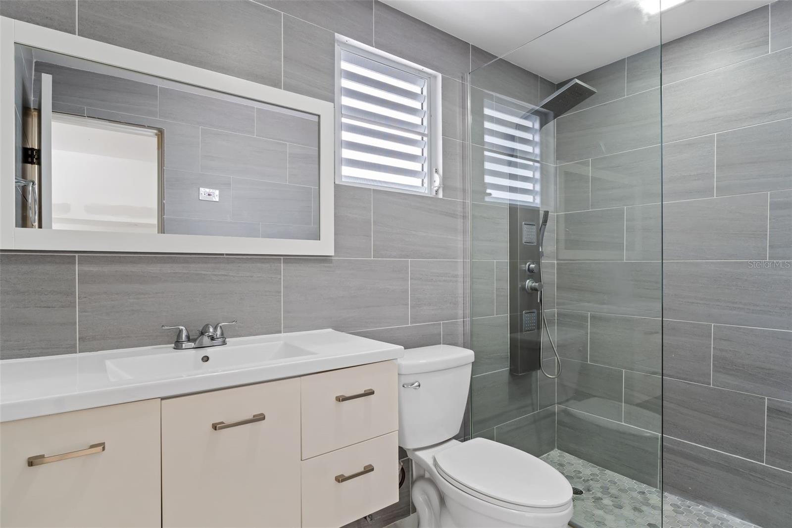 LOS COLOBOS PARK - Residential