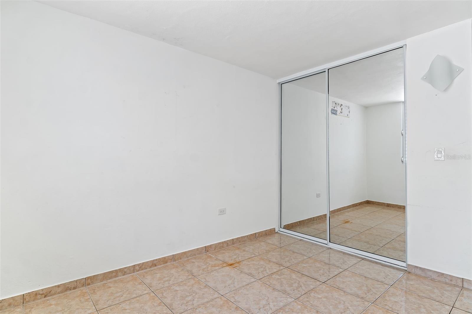 LOS COLOBOS PARK - Residential