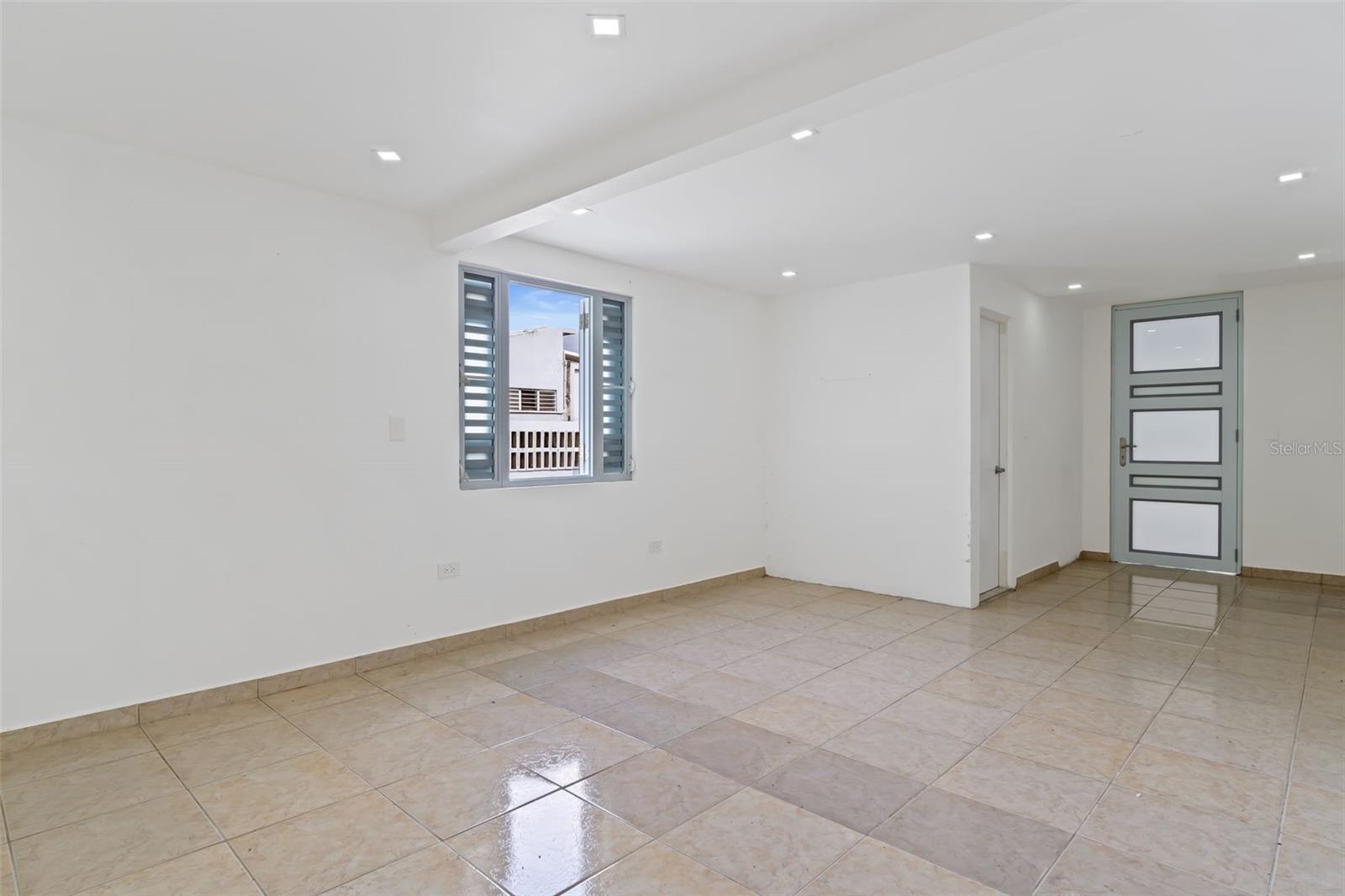 LOS COLOBOS PARK - Residential