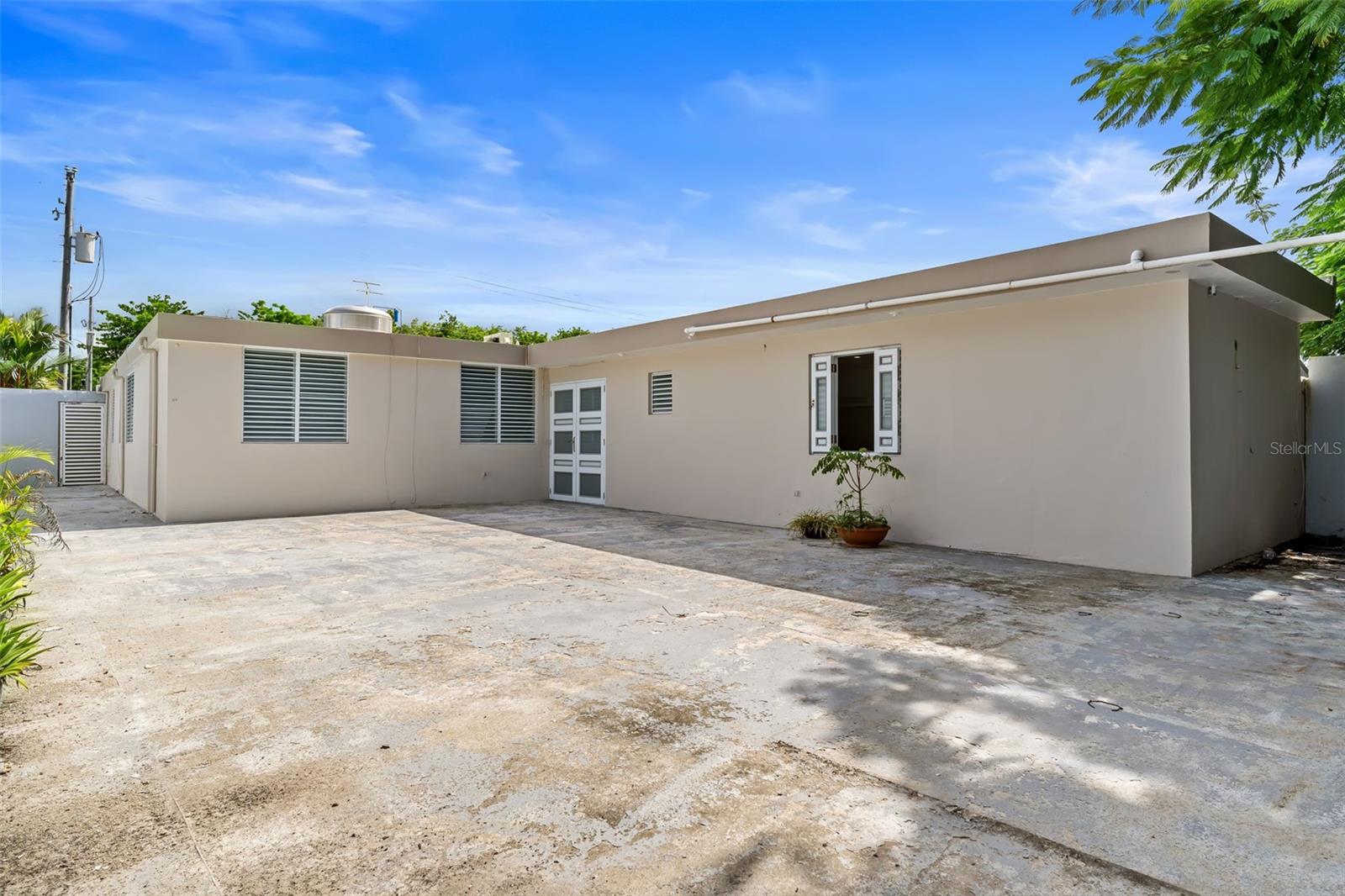 LOS COLOBOS PARK - Residential