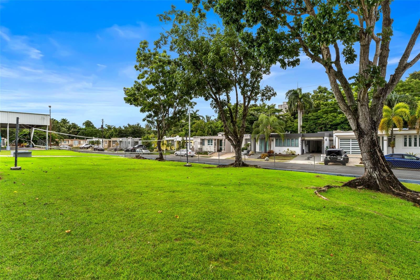 LOS COLOBOS PARK - Residential