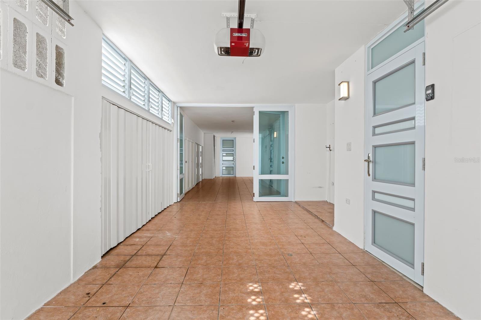 LOS COLOBOS PARK - Residential