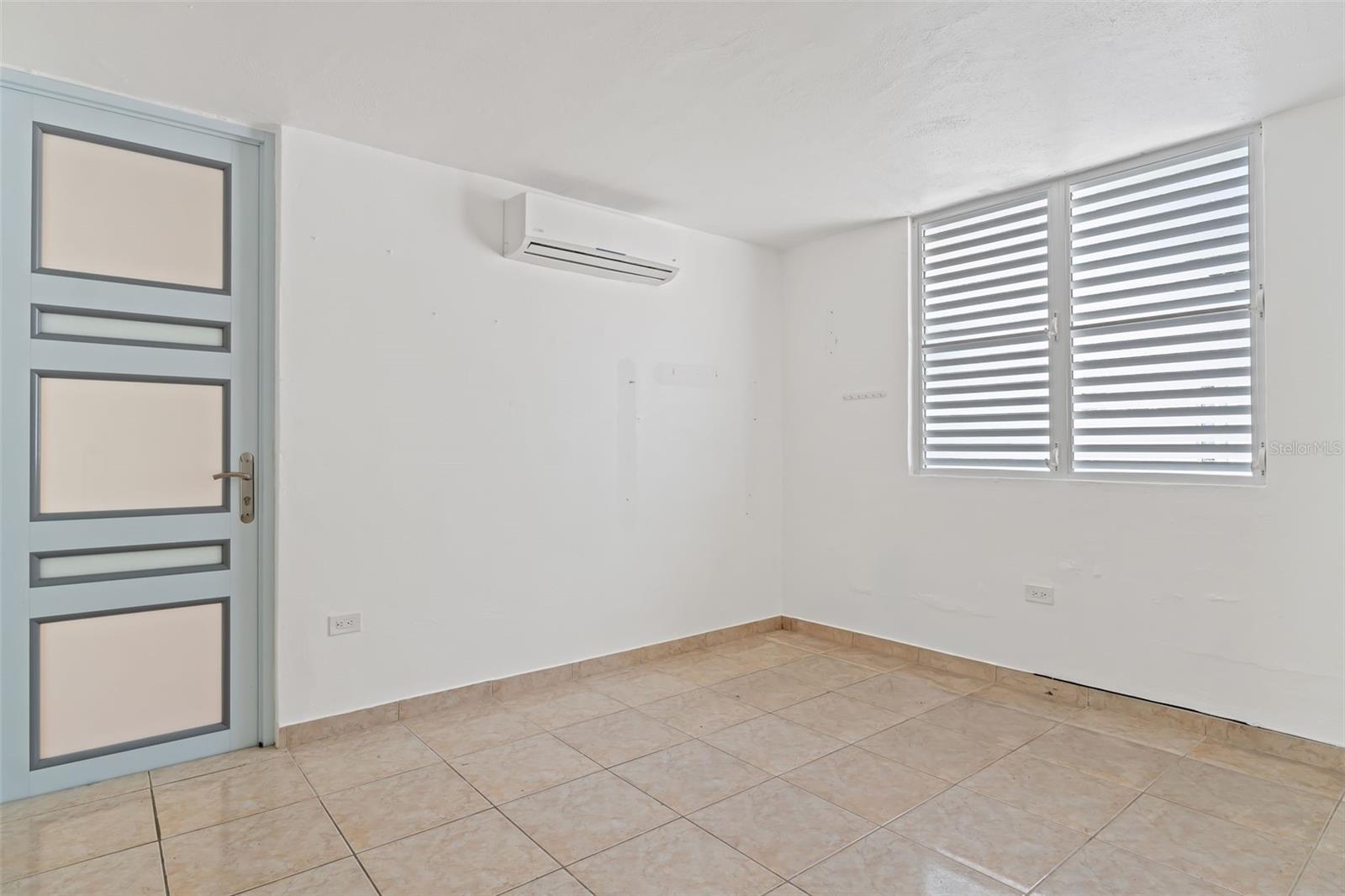 LOS COLOBOS PARK - Residential