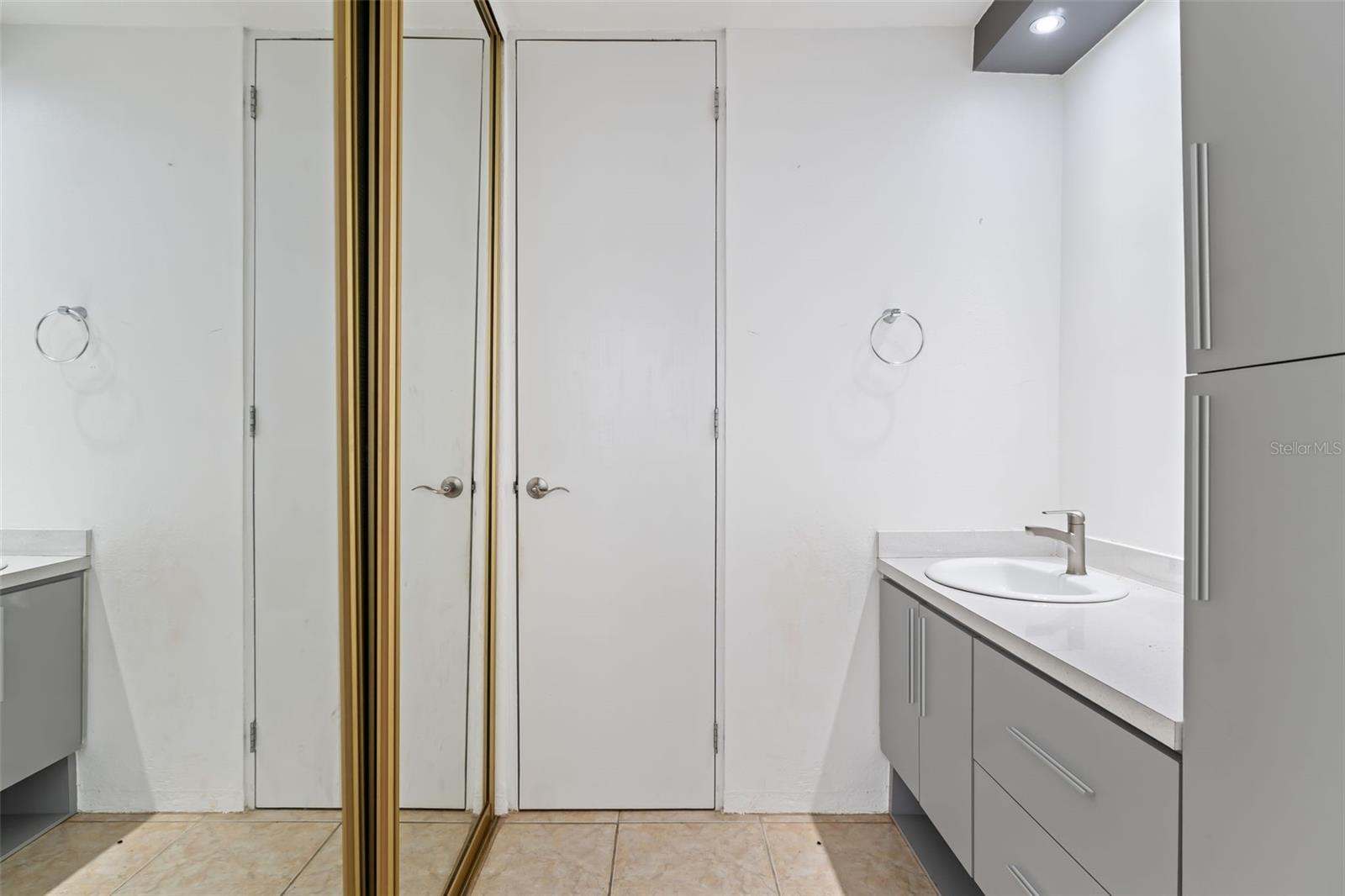 LOS COLOBOS PARK - Residential