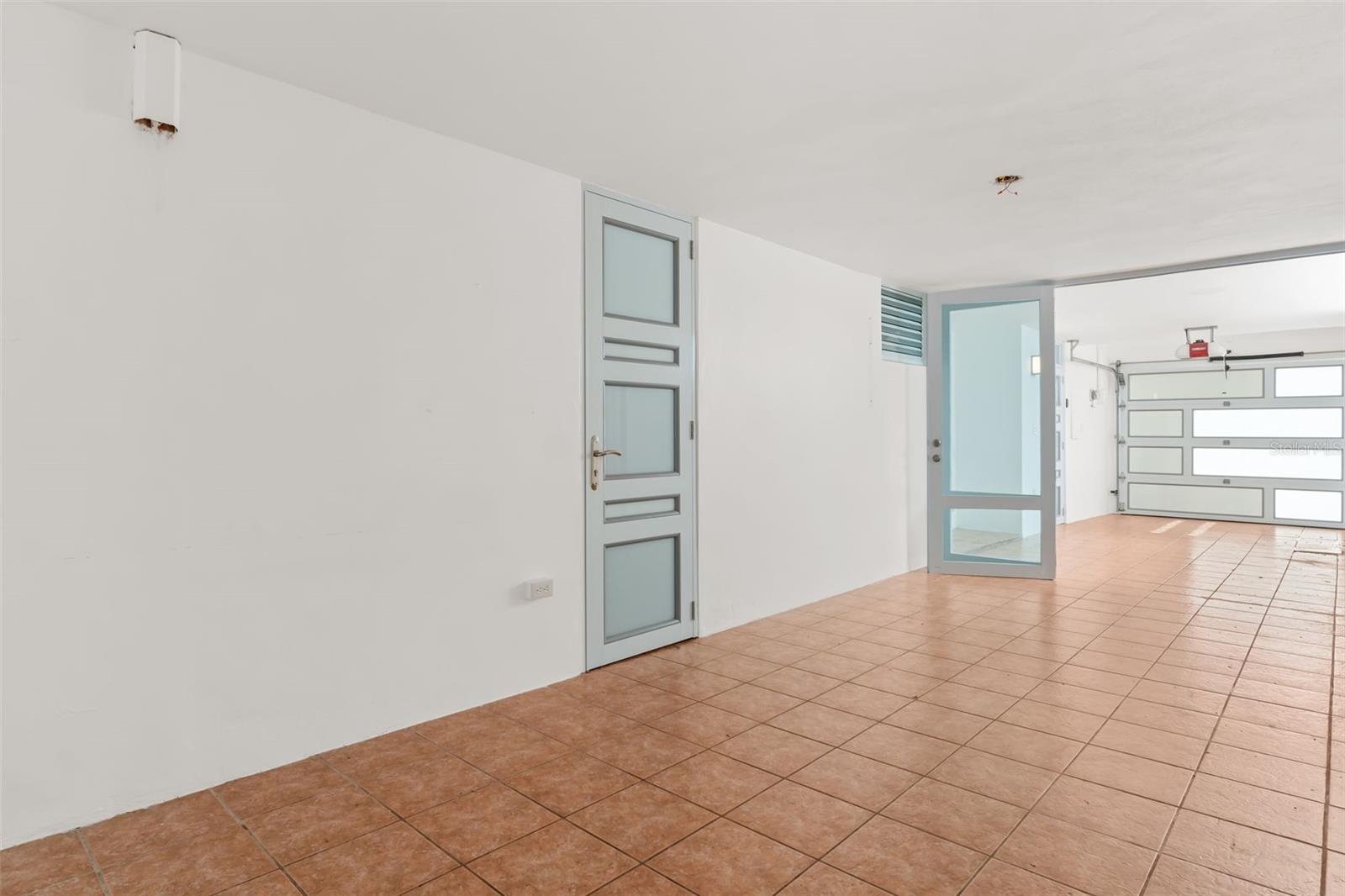 LOS COLOBOS PARK - Residential