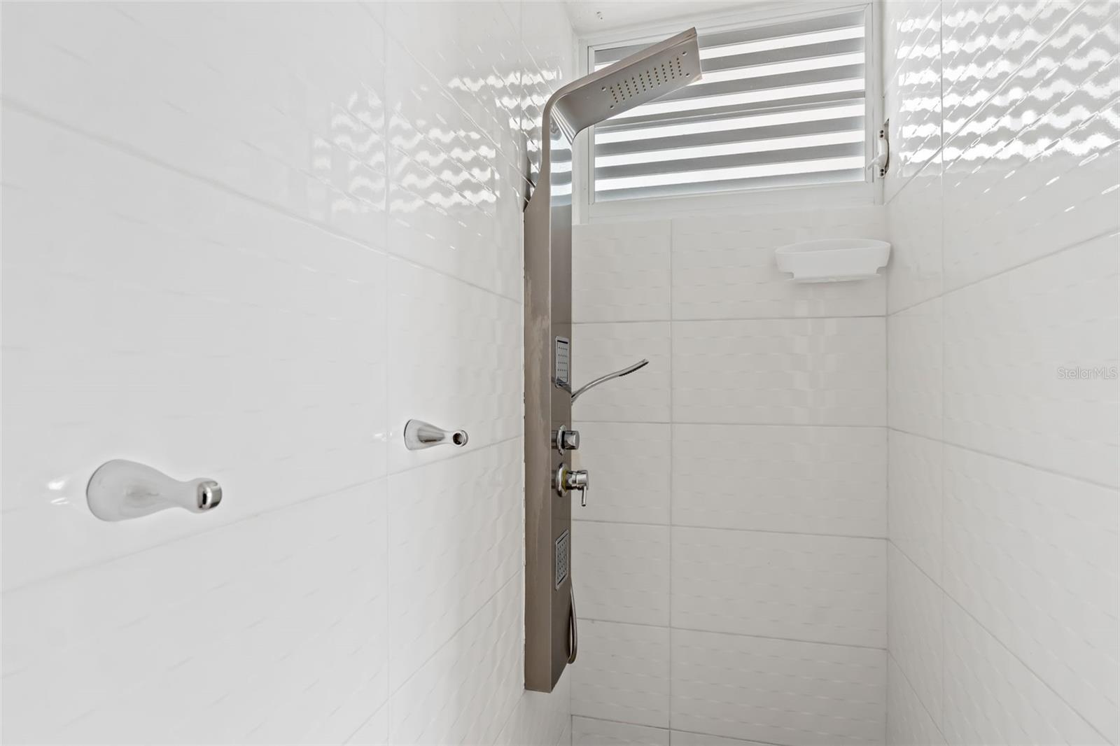 LOS COLOBOS PARK - Residential