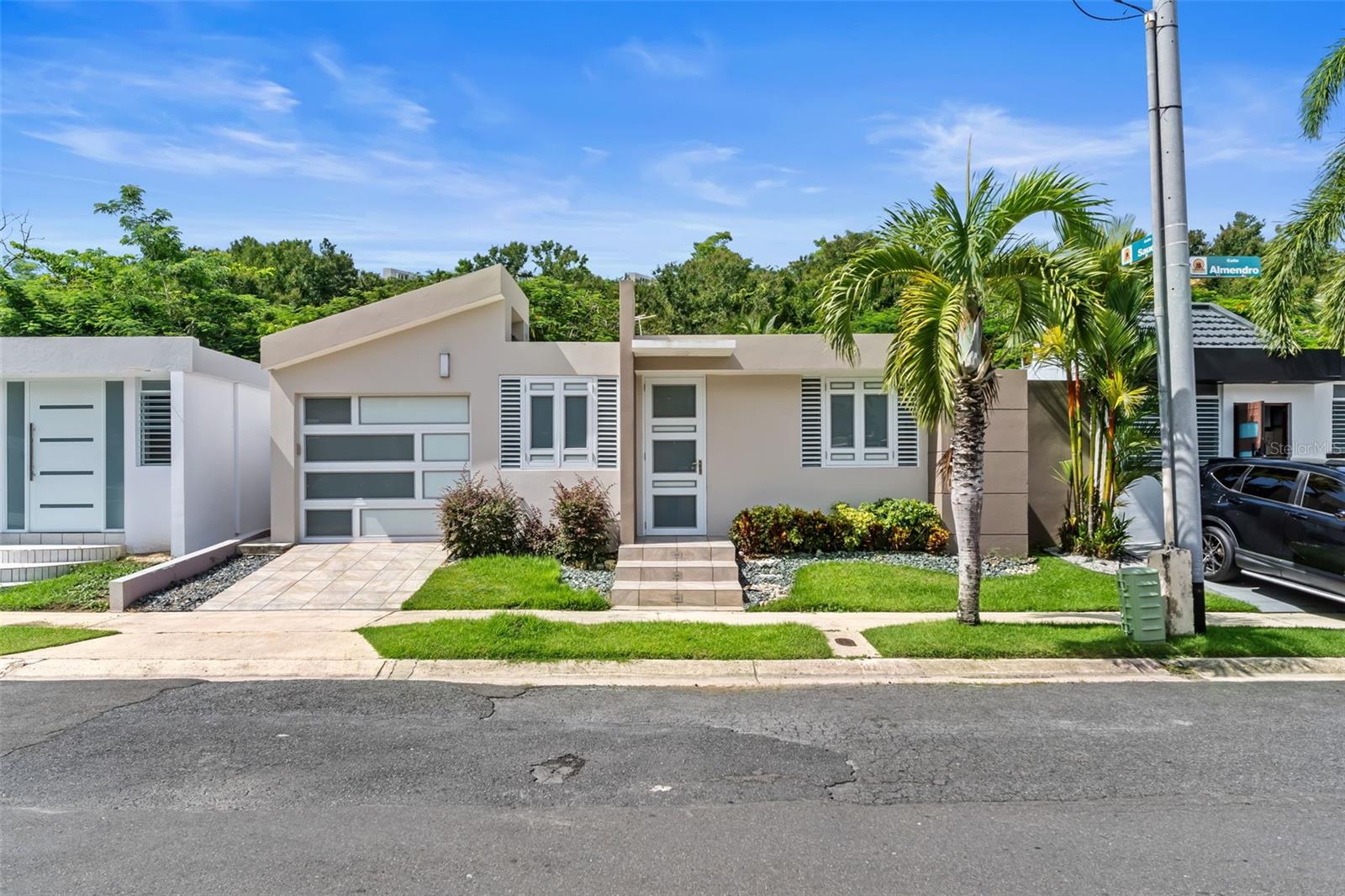 LOS COLOBOS PARK - Residential