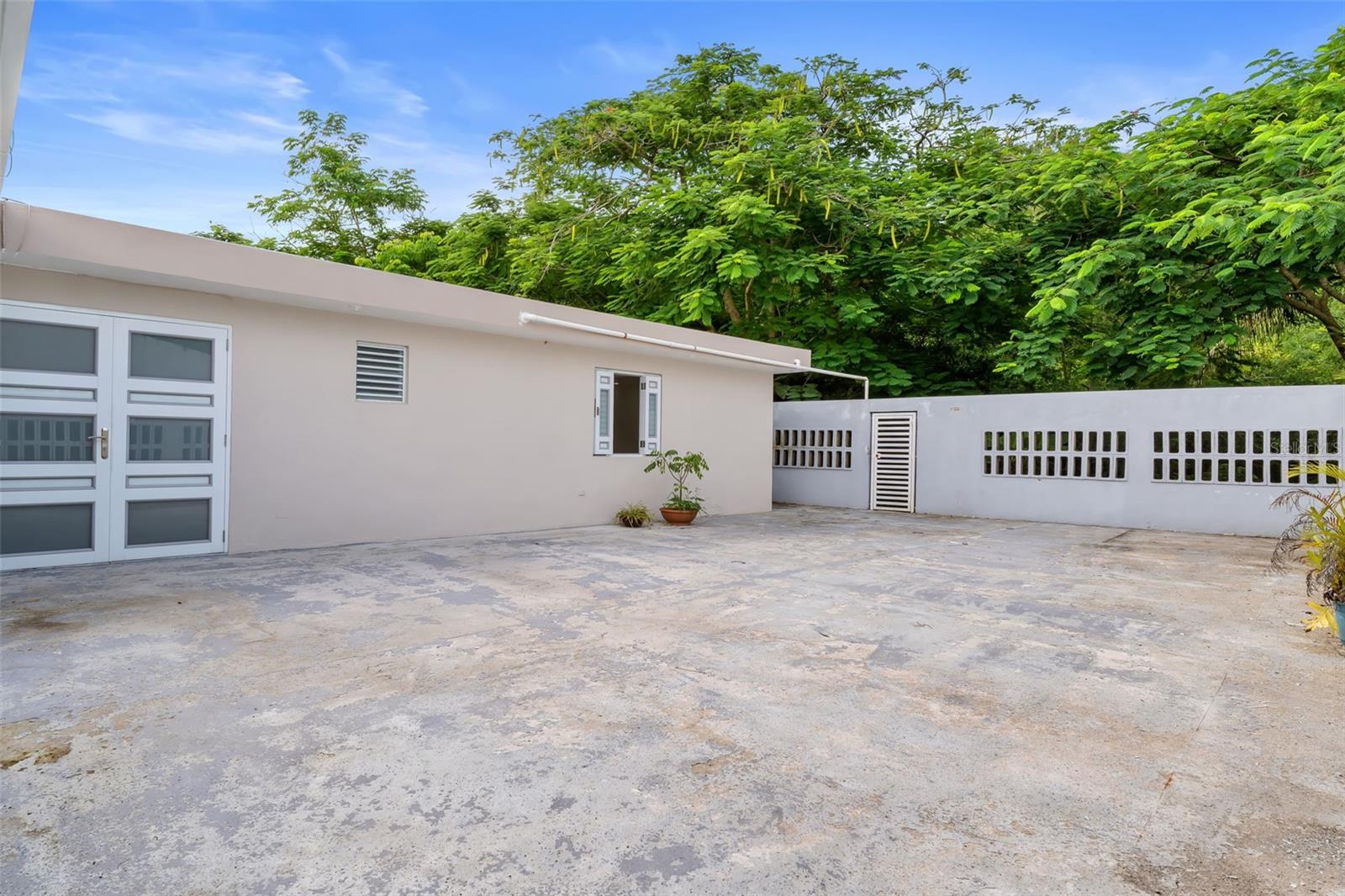 LOS COLOBOS PARK - Residential