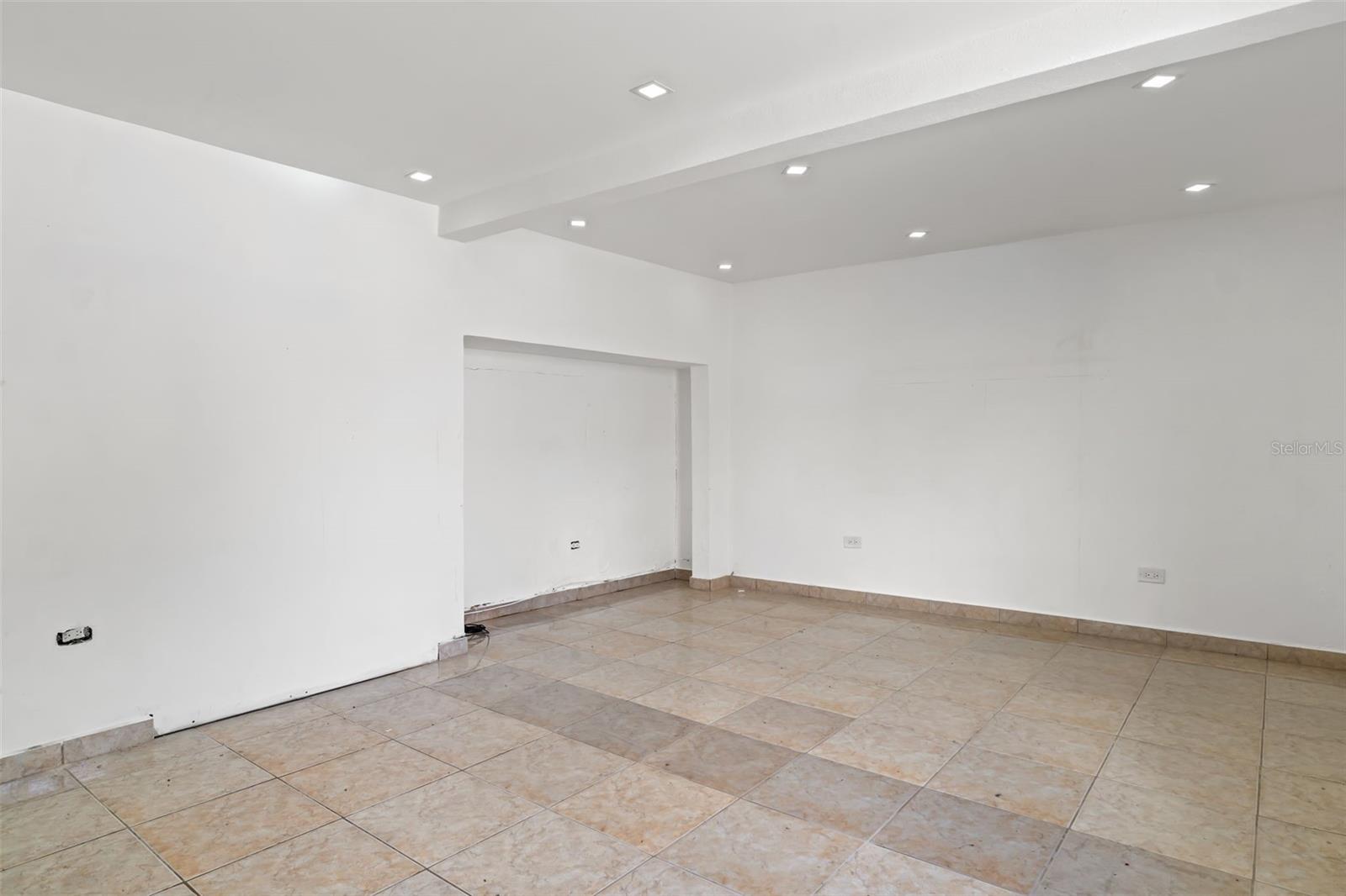 LOS COLOBOS PARK - Residential