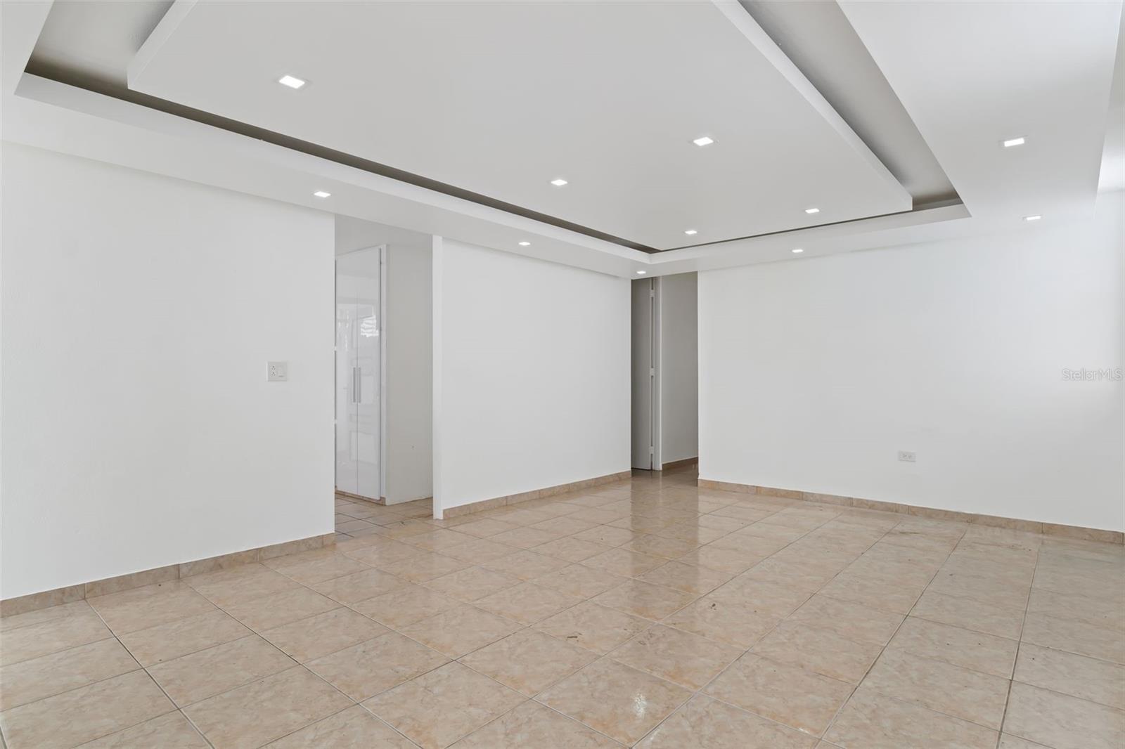 LOS COLOBOS PARK - Residential