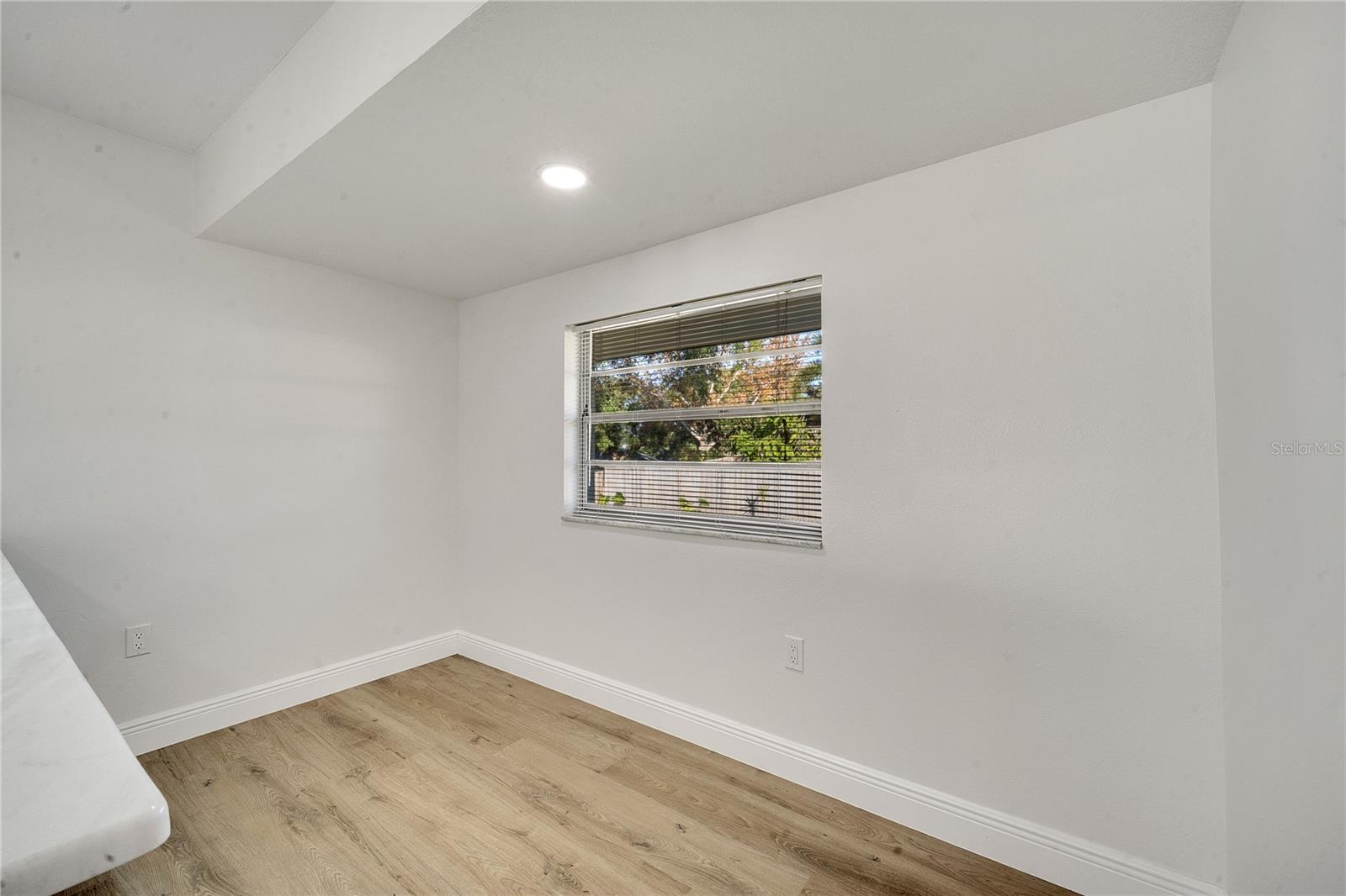 BARCLAY WOODS 1ST ADD - Residential Lease