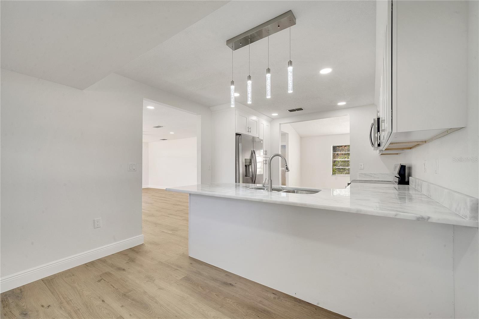 BARCLAY WOODS 1ST ADD - Residential Lease