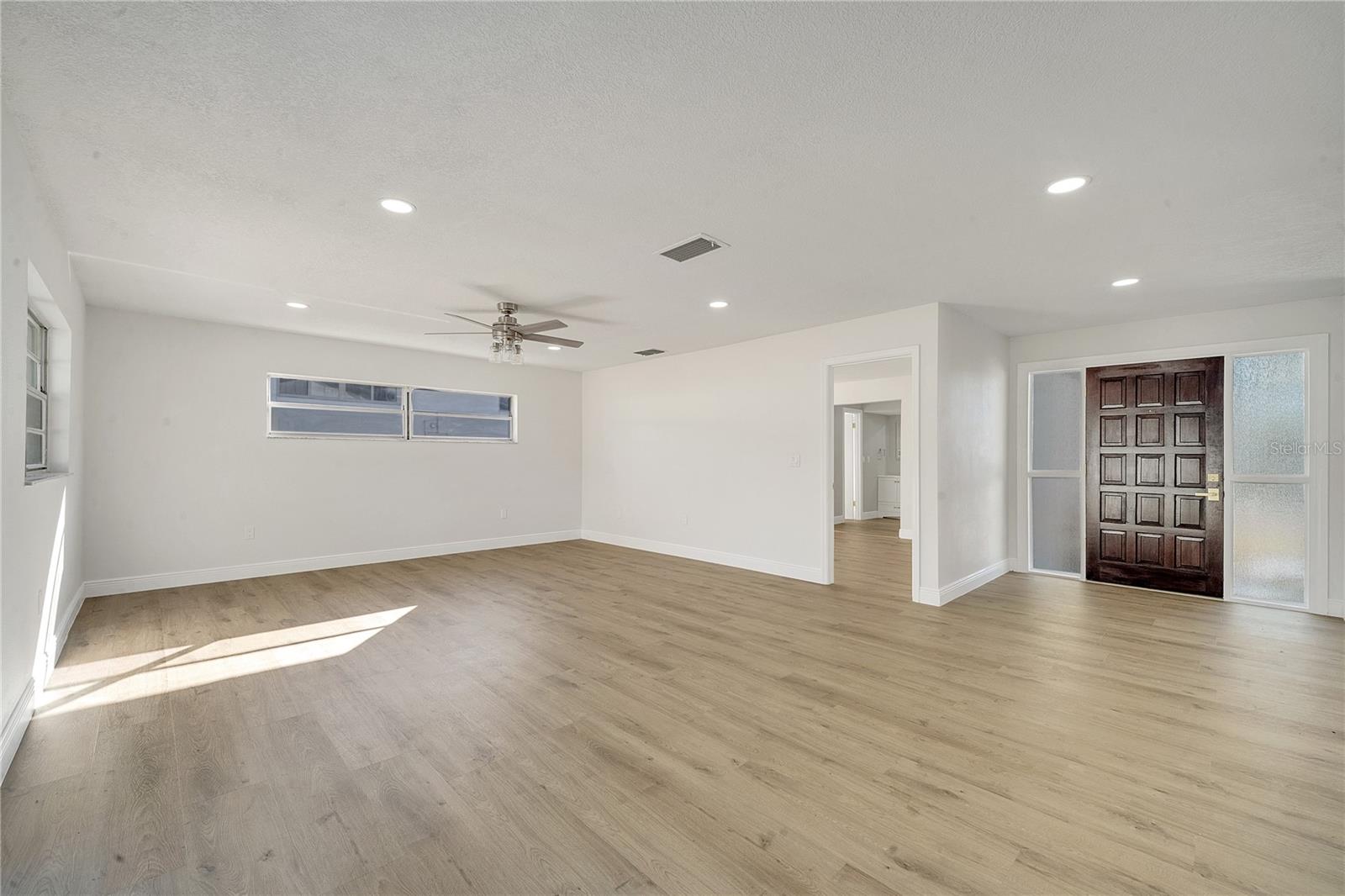 BARCLAY WOODS 1ST ADD - Residential Lease