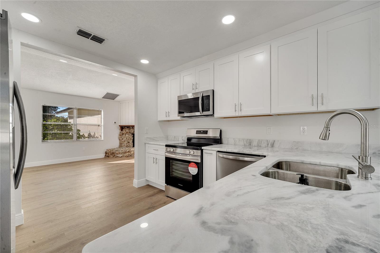 BARCLAY WOODS 1ST ADD - Residential Lease