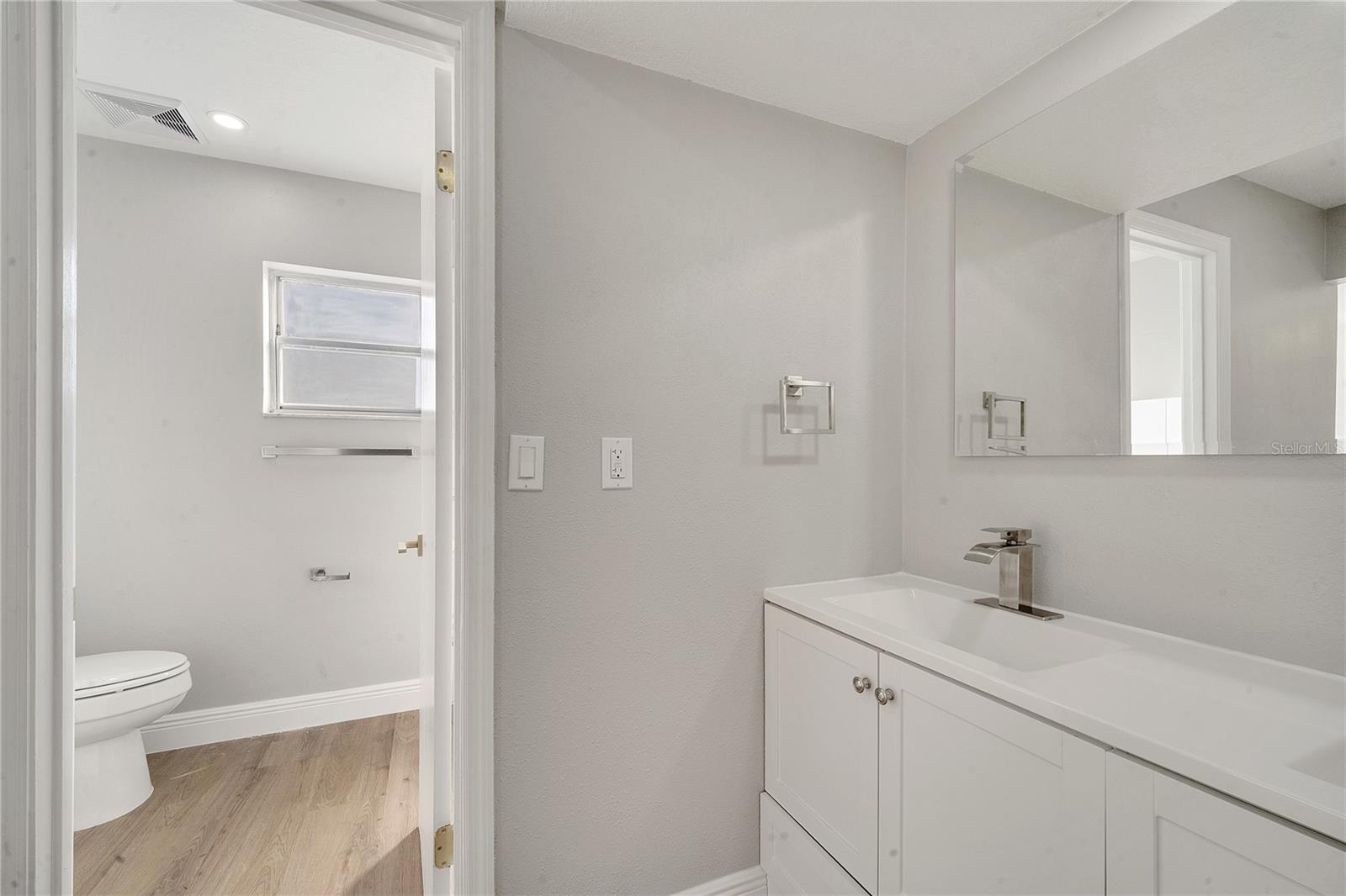 BARCLAY WOODS 1ST ADD - Residential Lease