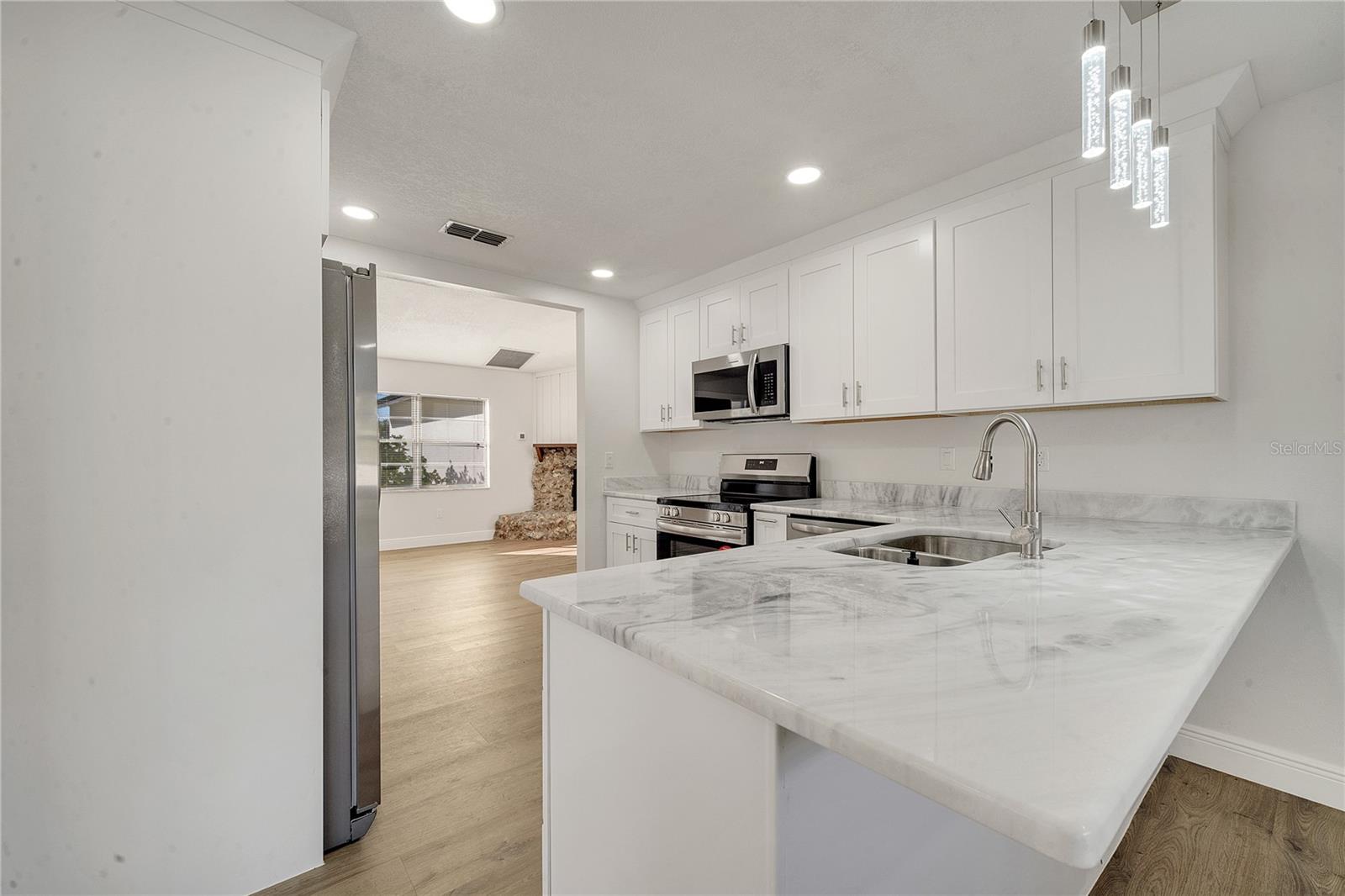 BARCLAY WOODS 1ST ADD - Residential Lease