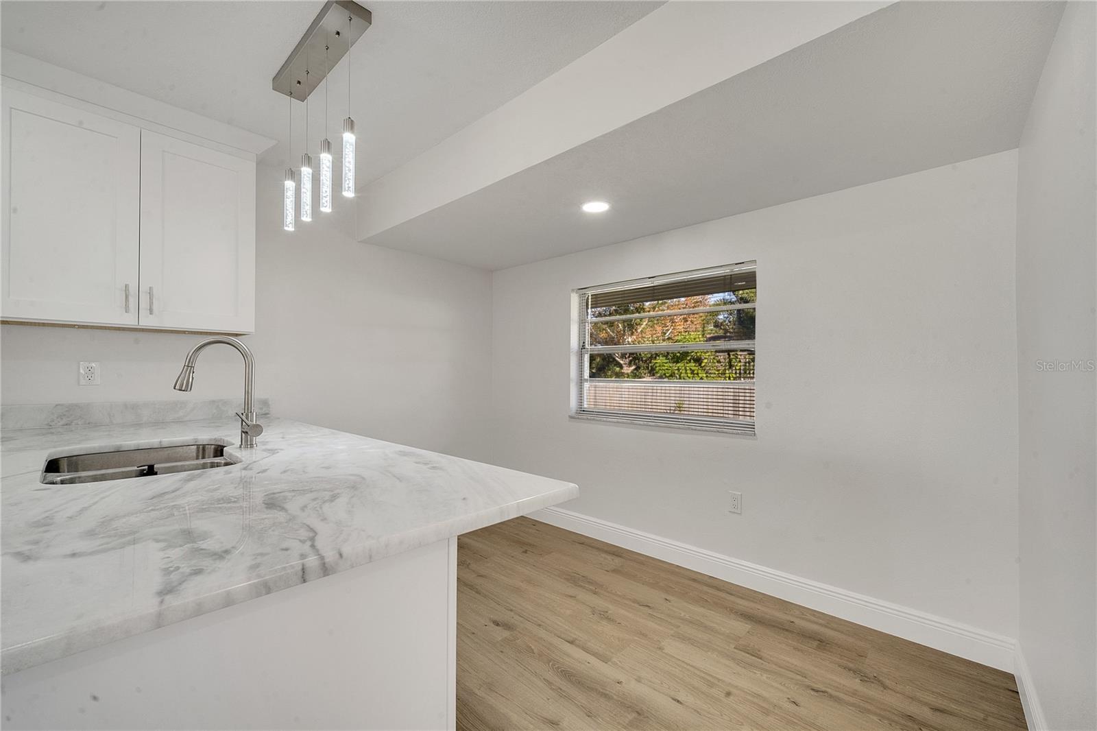 BARCLAY WOODS 1ST ADD - Residential Lease