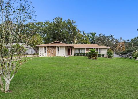 Photo of 2313 NE 34th Place, Ocala, FL 34479 (MLS # OM710628)