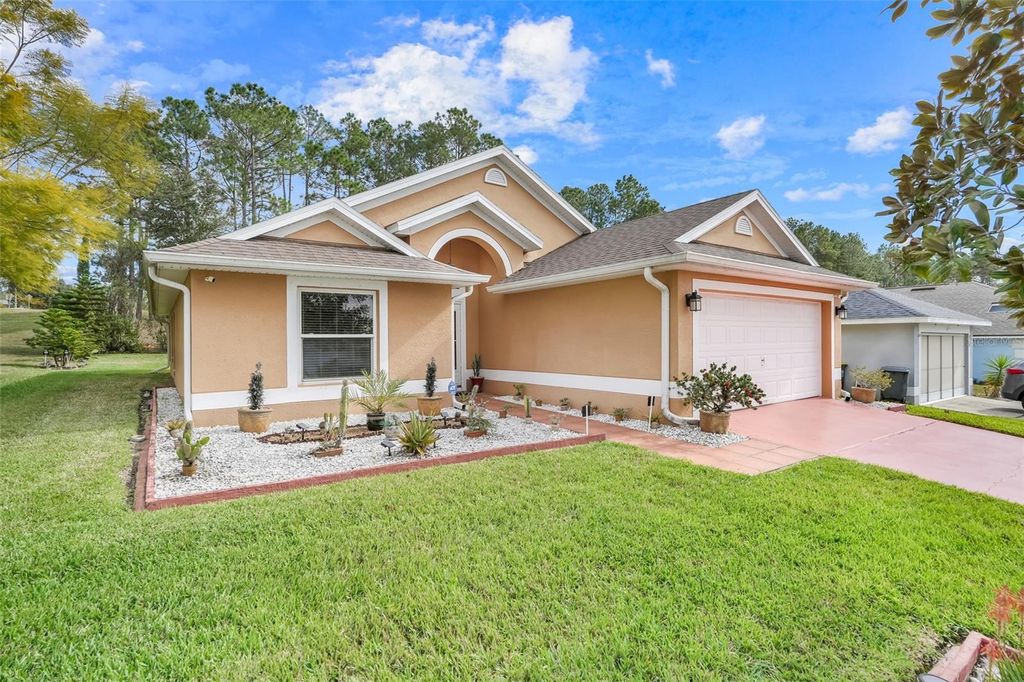 Photo of 304 Quimby Drive, Davenport, FL 33897 (MLS # G5106480)