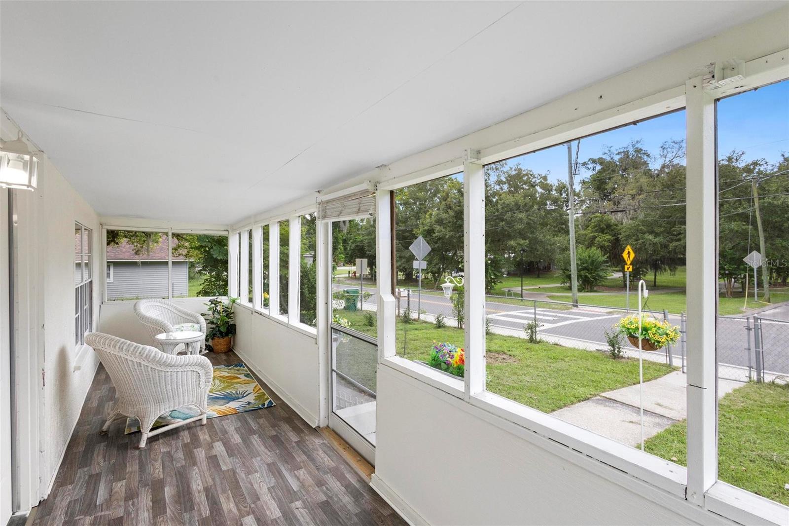 409 W BERESFORD AVENUE