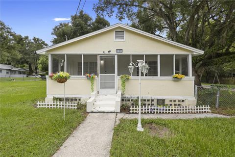 A home in DELAND